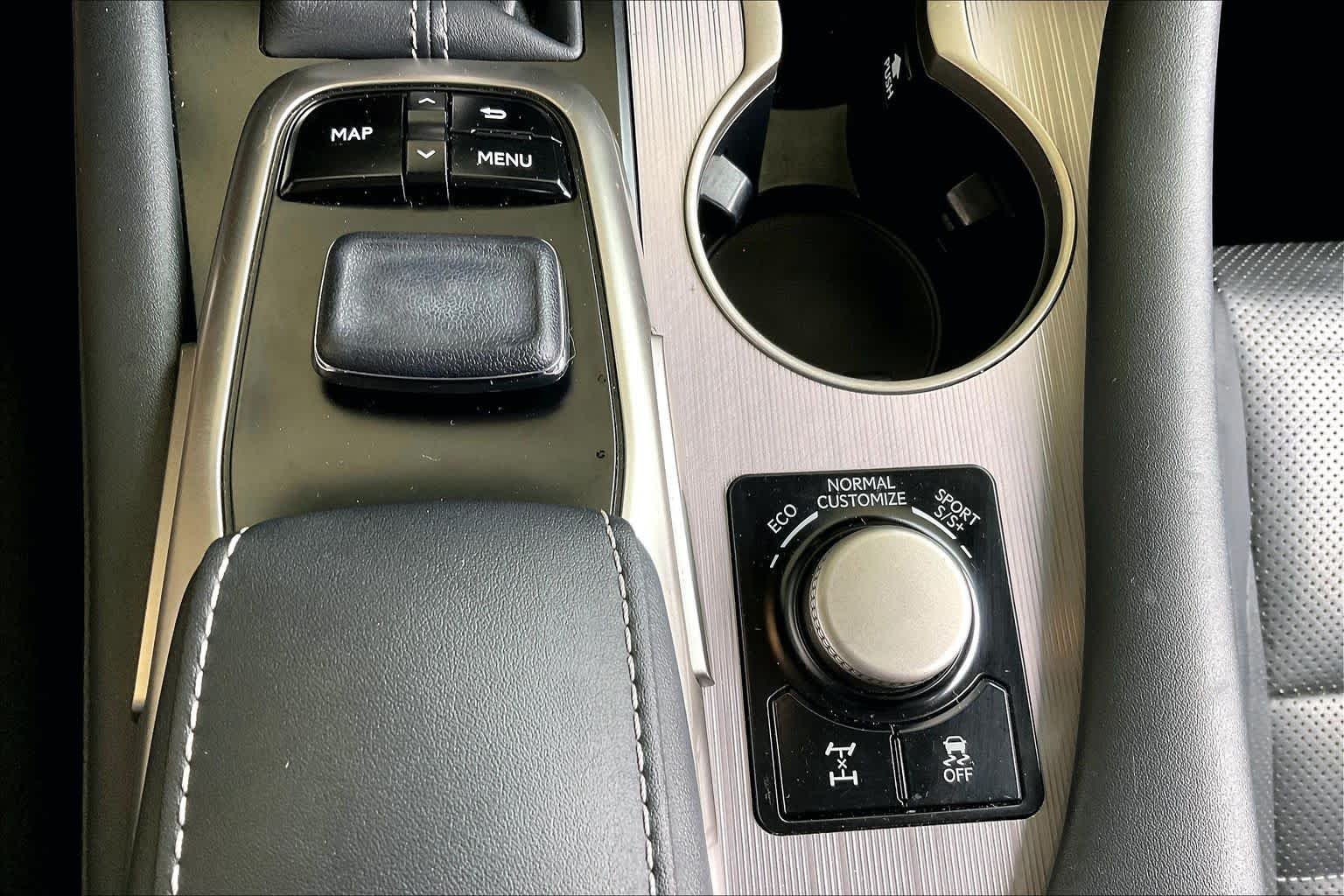 Used 2018 Ultra White Lexus  image 34