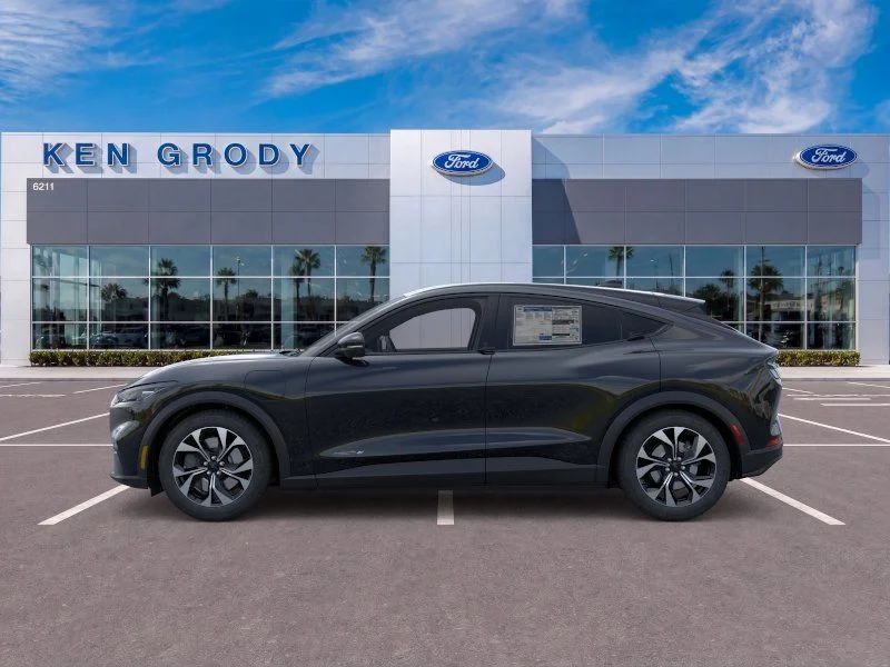New 2026 Shadow Black Ford Select image 4