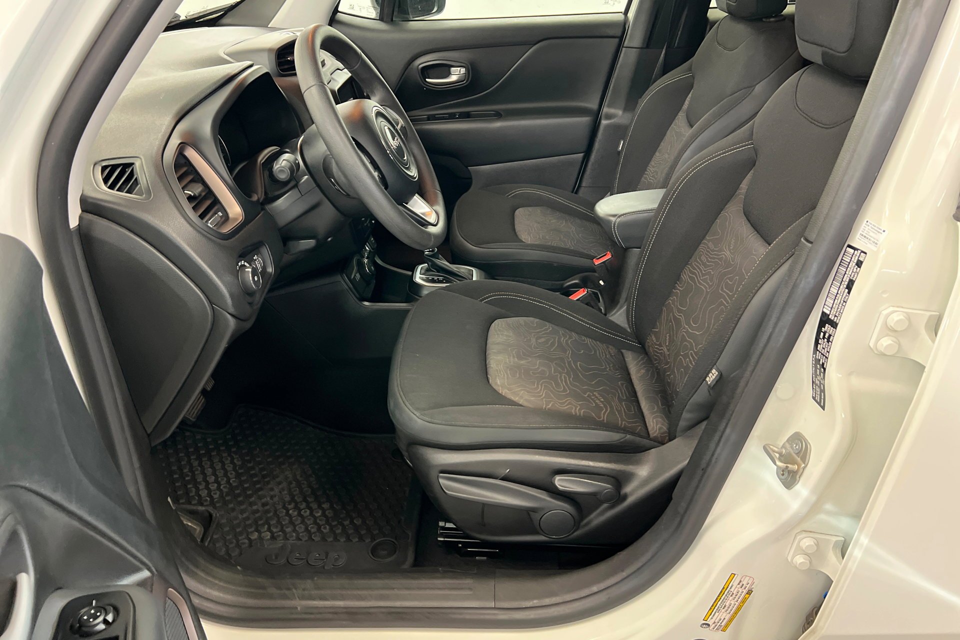 Used 2023 Alpine White Clearcoat Jeep Upland image 18