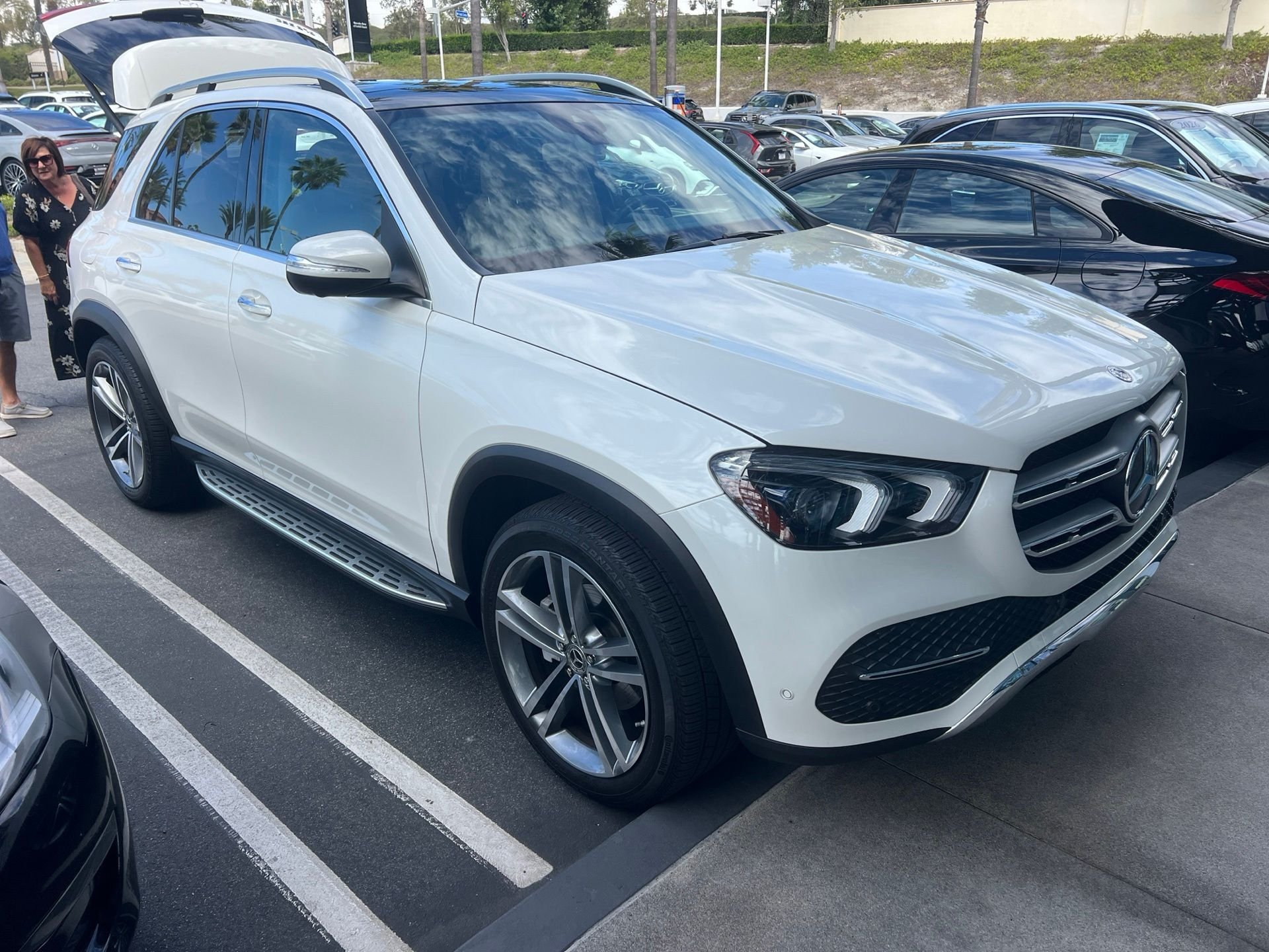 Used 2020 White Mercedes-Benz GLE 350 image 2