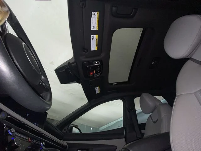 Used 2025 White Hyundai Limited image 22