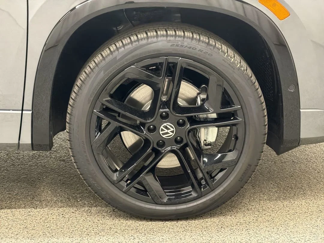 New 2026 Platinum Gray Metallic Volkswagen SE R-Line Black image 10