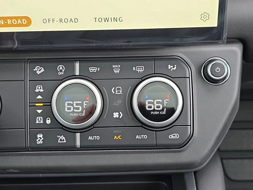 New 2026 Fuji White LAND ROVER S image 23