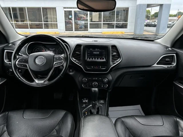 Used 2021 White Jeep Latitude Lux image 24