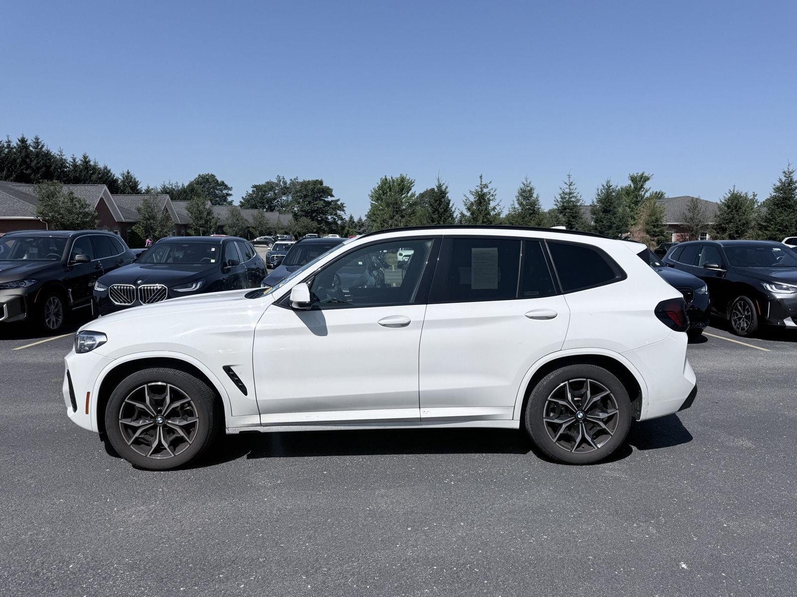 Used 2022 Alpine White BMW xDrive30i image 4