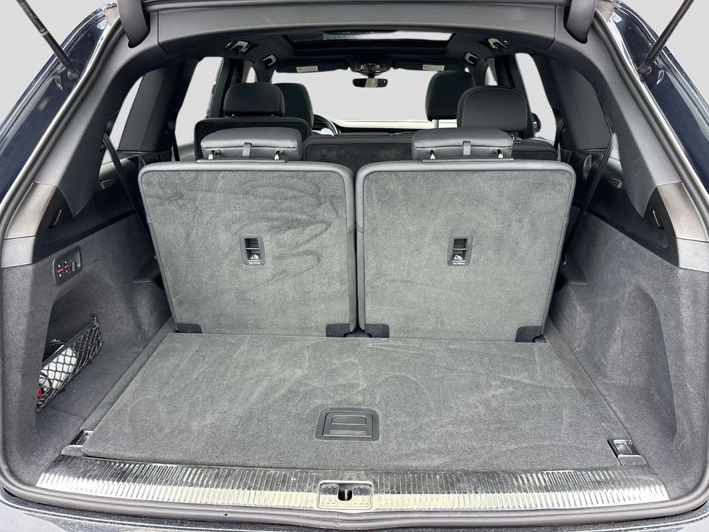Used 2025  Audi 55 Premium Plus image 16