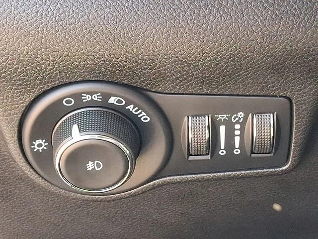 Used 2023 Gray Jeep Limited image 25