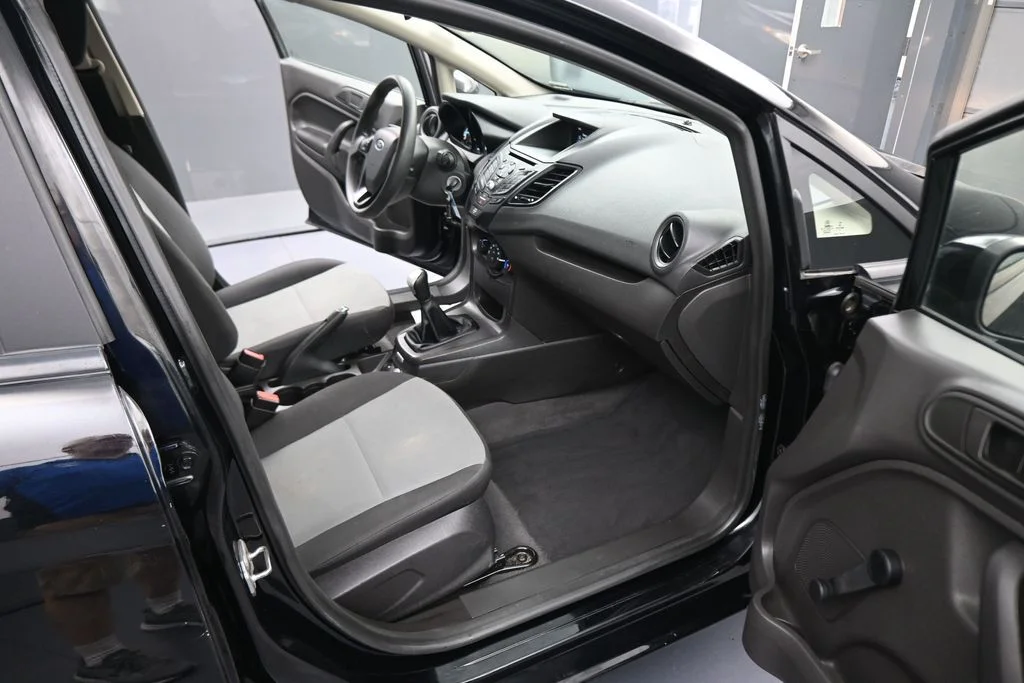 Used 2019 Black Ford S image 43