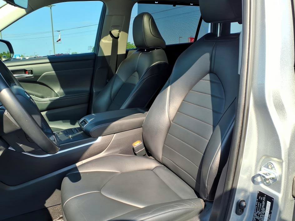 Used 2022 Celestial Silver Metallic Toyota XLE image 14