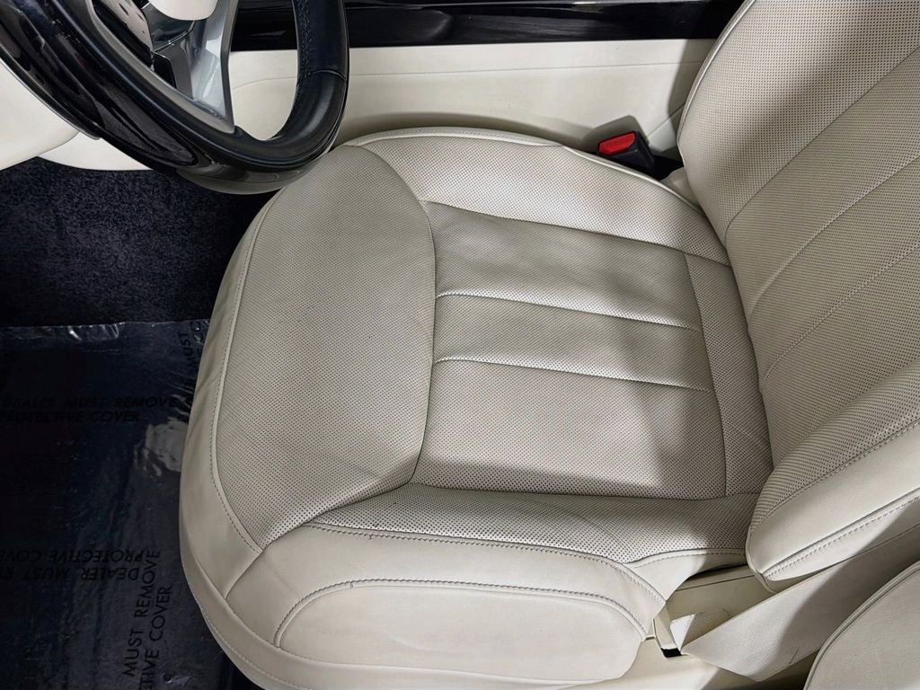 Used 2023 Black Land Rover SE image 20