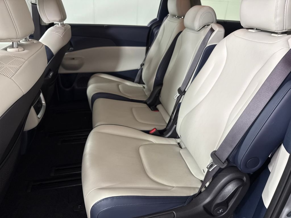 2025 Kia Carnival EX - Photo 12