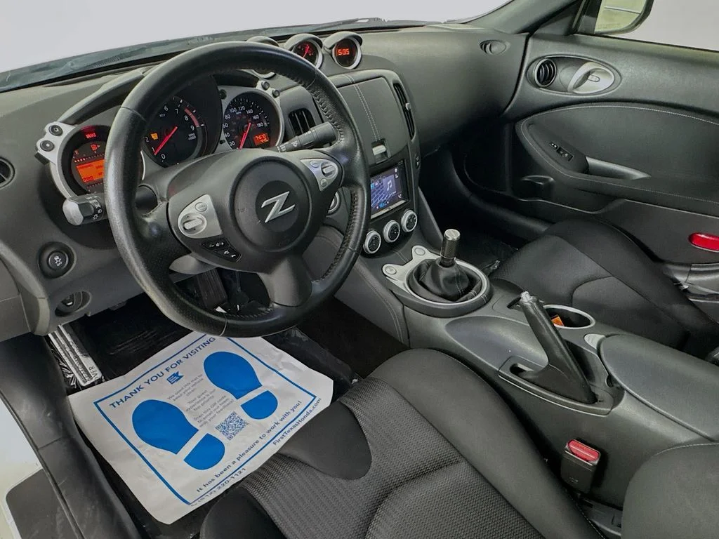 Used 2020 White Nissan Base image 24