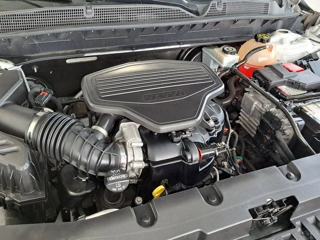 Used 2019 White Chevrolet Premier image 33