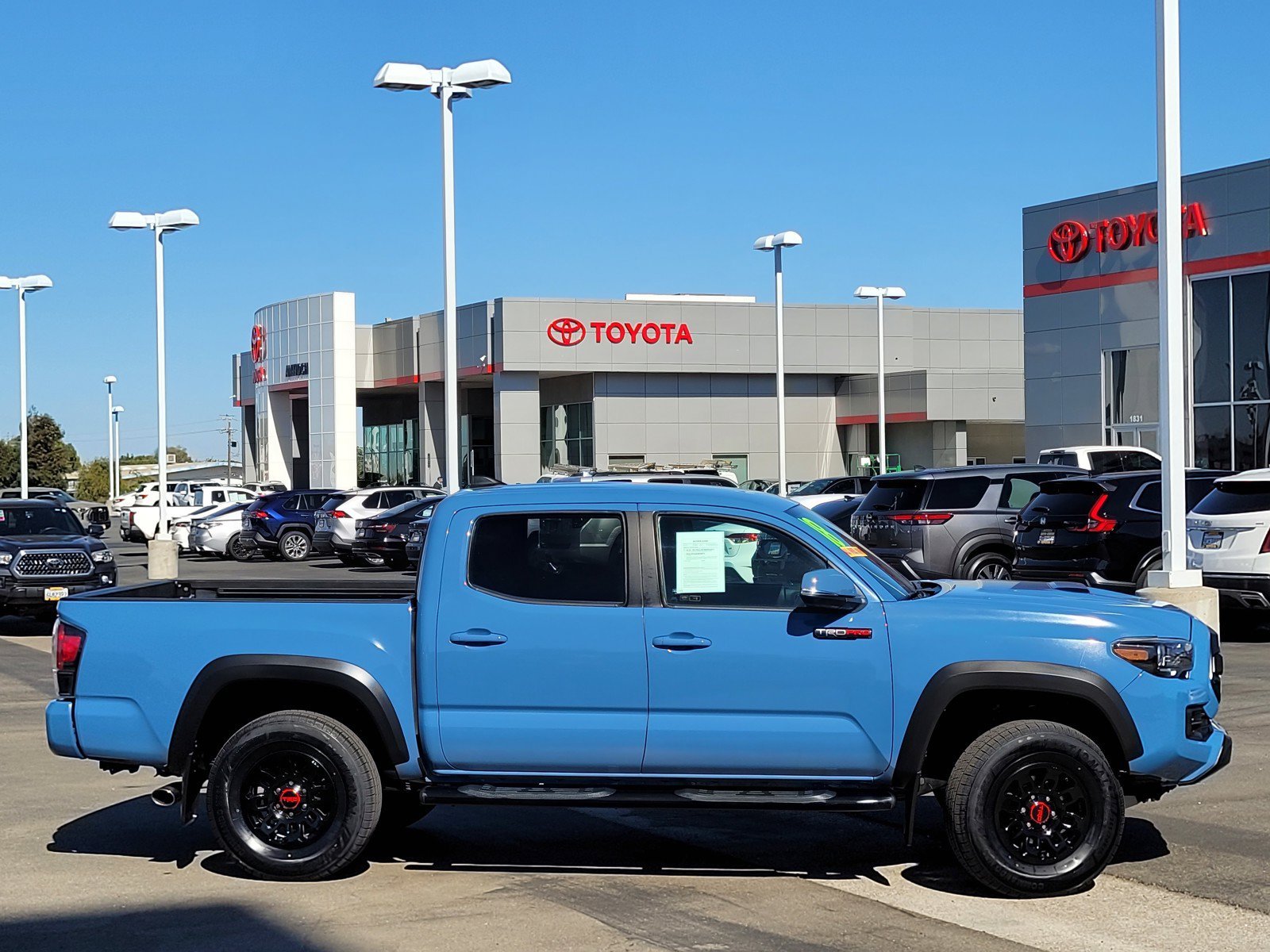 Used 2018  Toyota  image 3