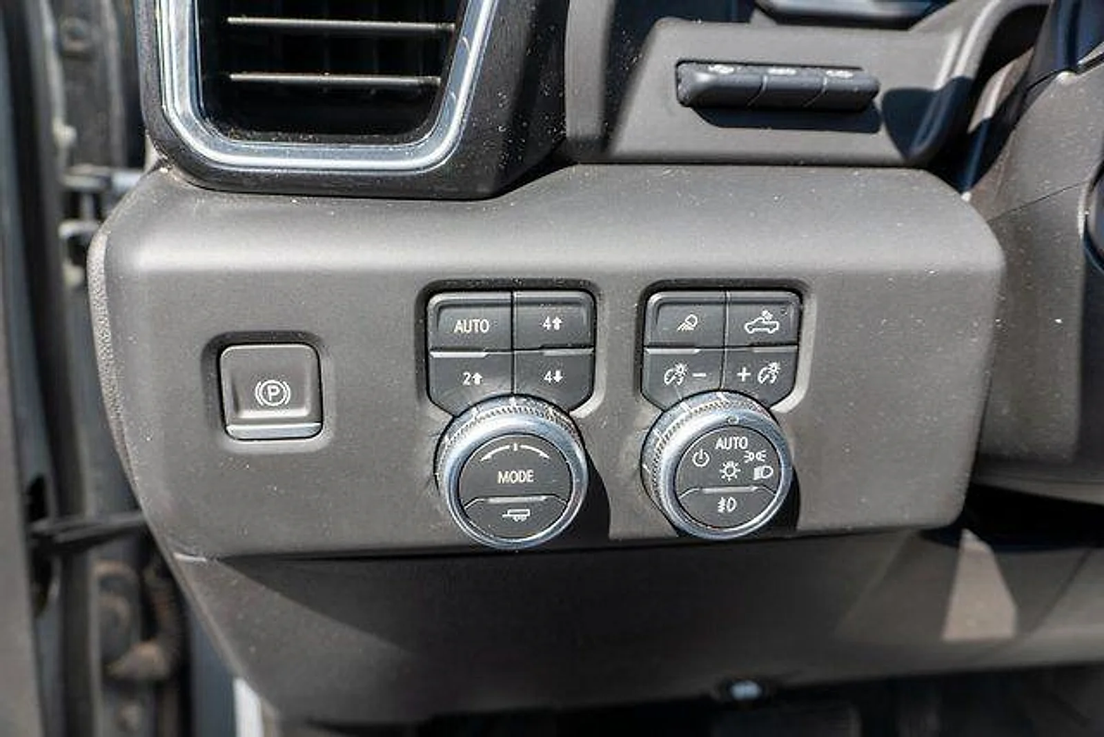 Used 2023  GMC Denali Ultimate image 26