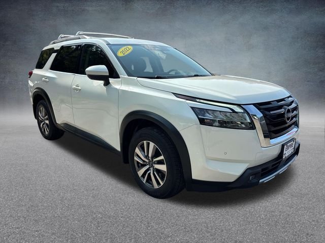 Used 2022 Pearl White Nissan SL image 9