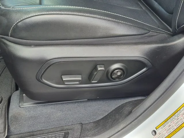 Used 2022 White Jeep 4xe image 13