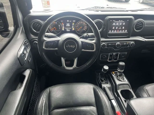 Used 2018 Silver Jeep Unlimited Sahara image 18
