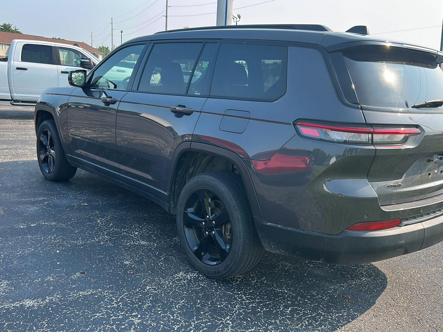 Used 2023 Metallic Jeep Altitude image 5