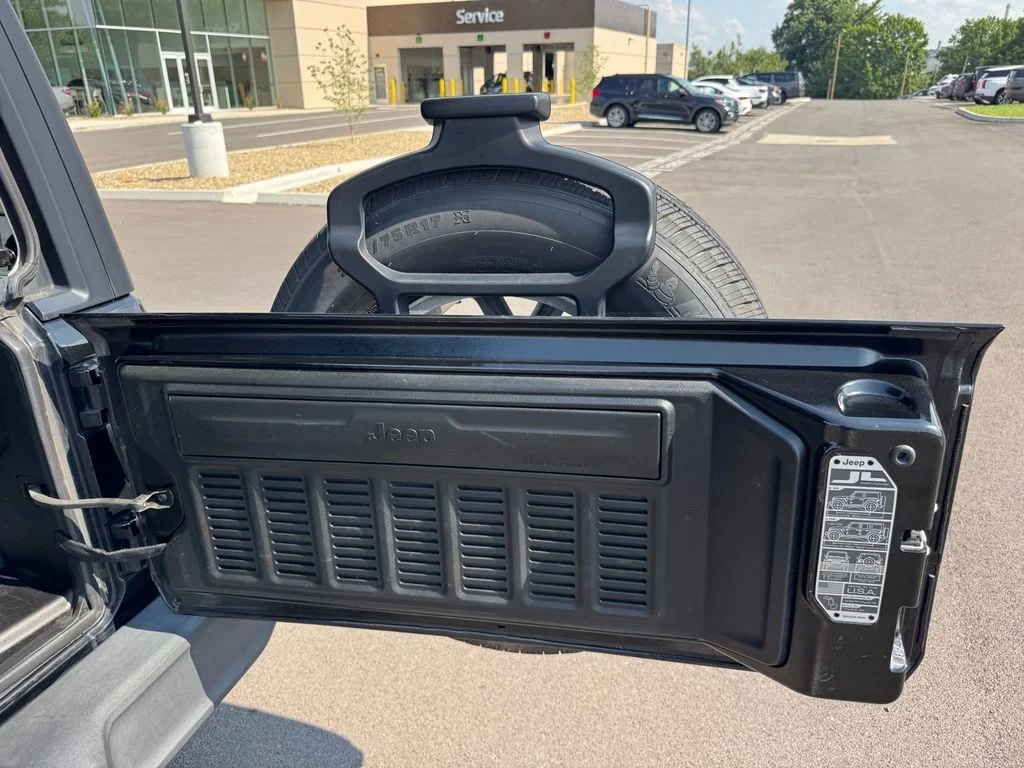 Used 2023 Black Jeep Sport S image 20