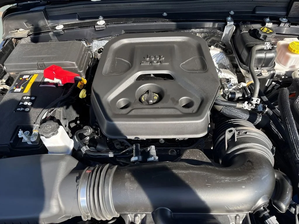 Used 2025 Black Jeep Sahara image 28