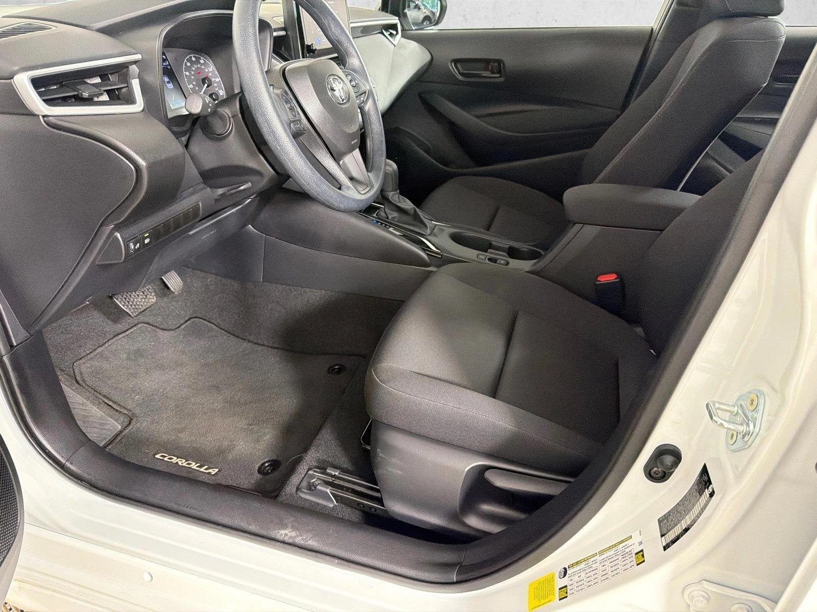 Used 2025 Ice Cap Toyota LE image 9