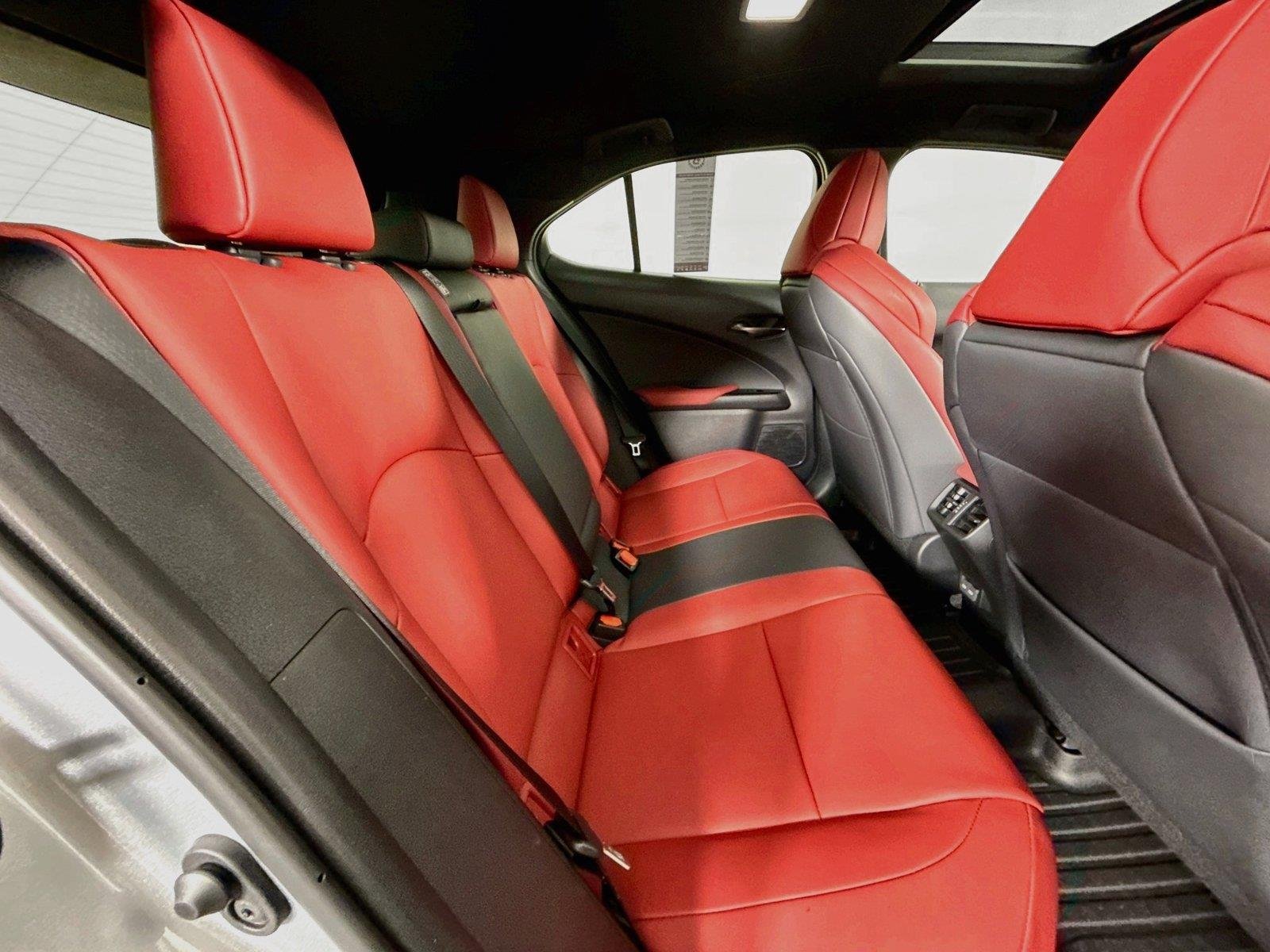 Used 2024 Iridium w/ Obsidian Roof Lexus UX 250h F SPORT Handling image 44