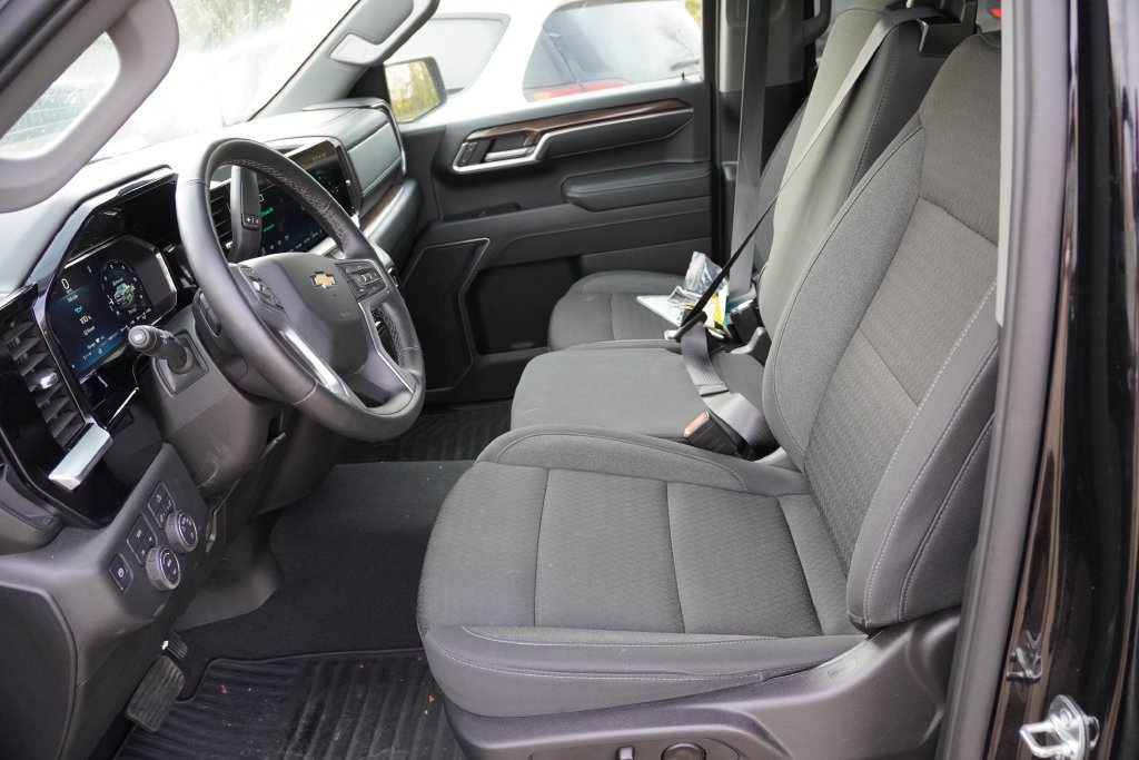 Used 2026 Black Chevrolet LT image 4