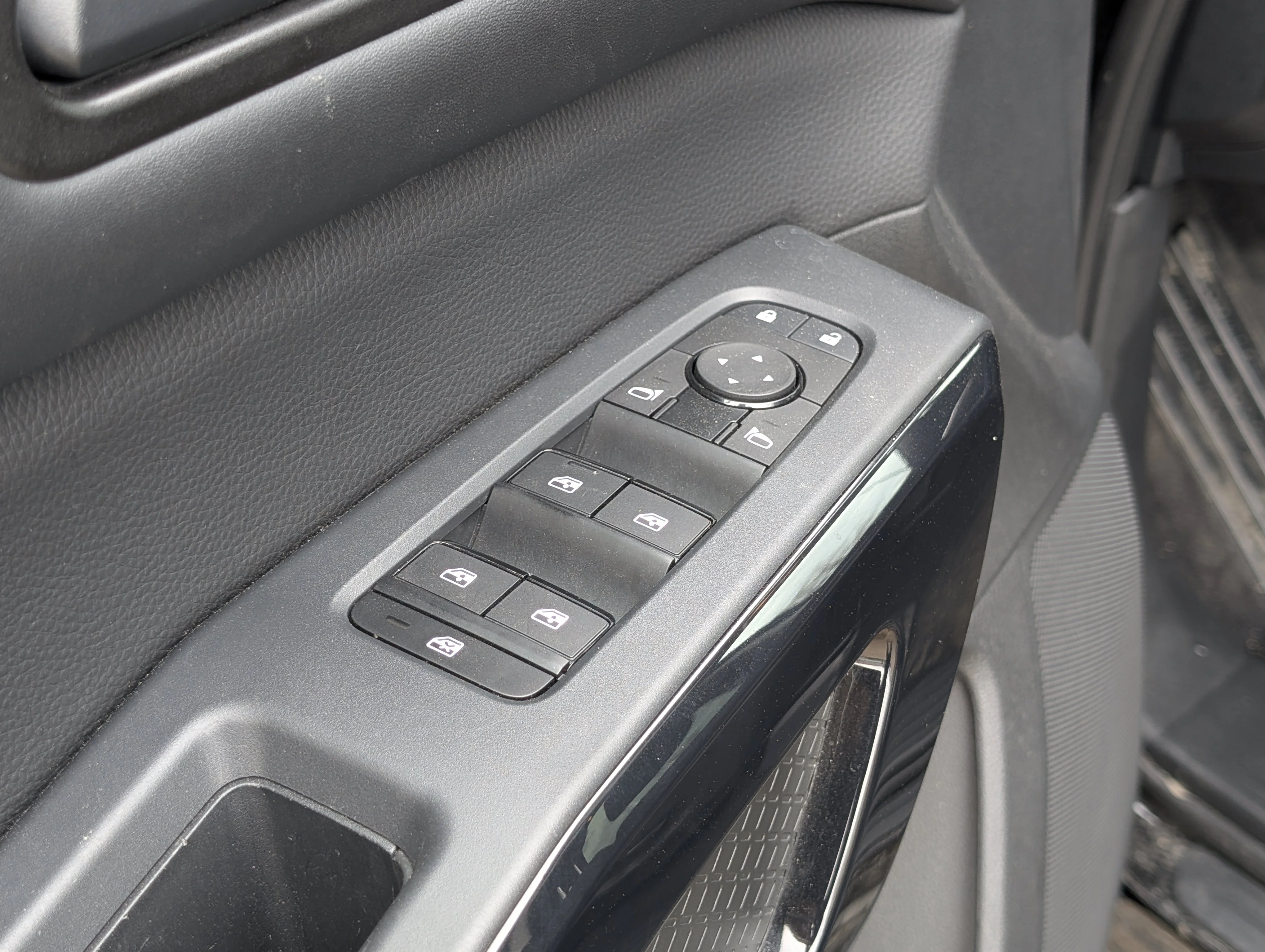 Used 2024 Gun Metallic Nissan SV image 17