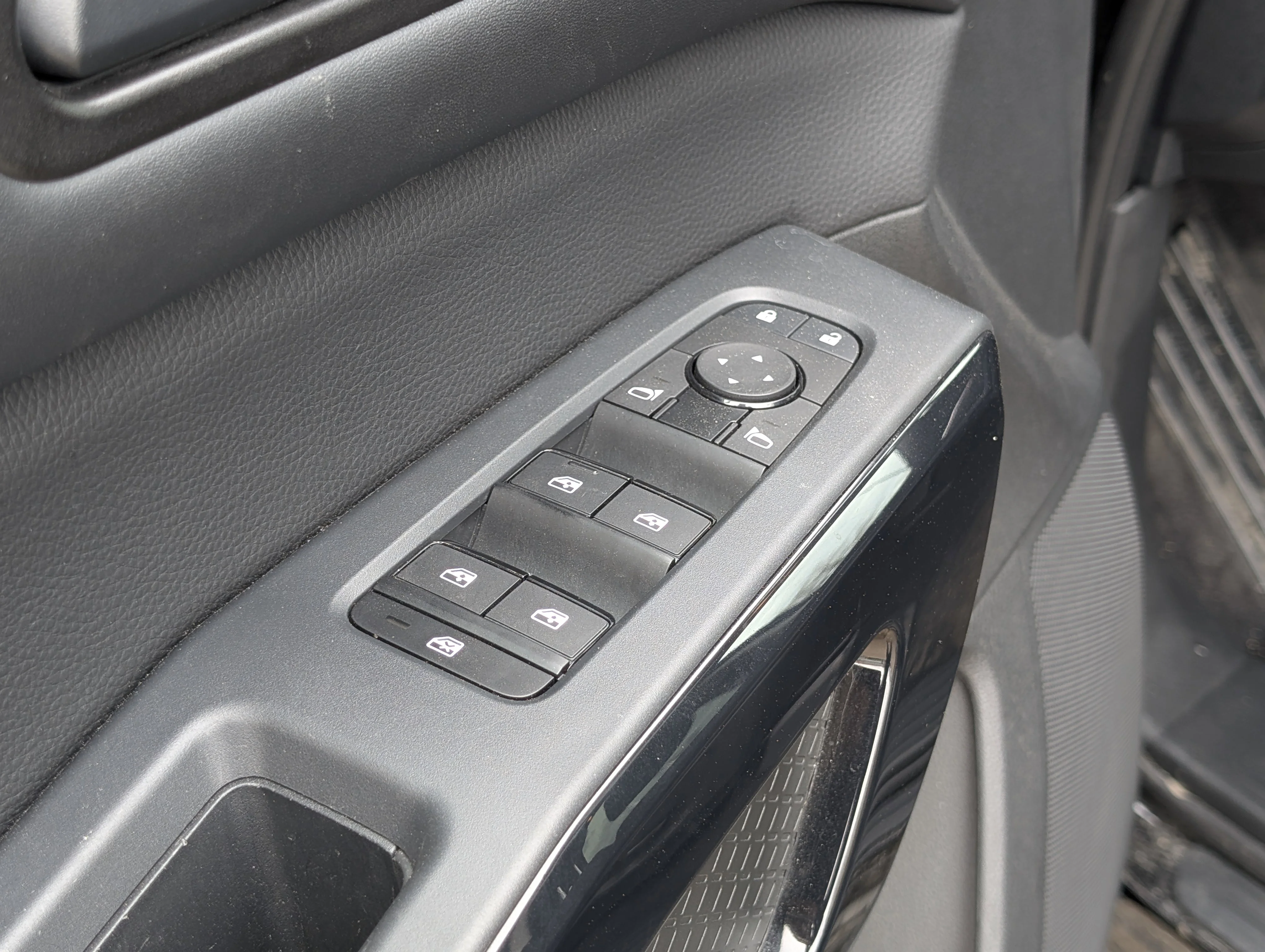 Used 2024 Gun Metallic Nissan SV image 17