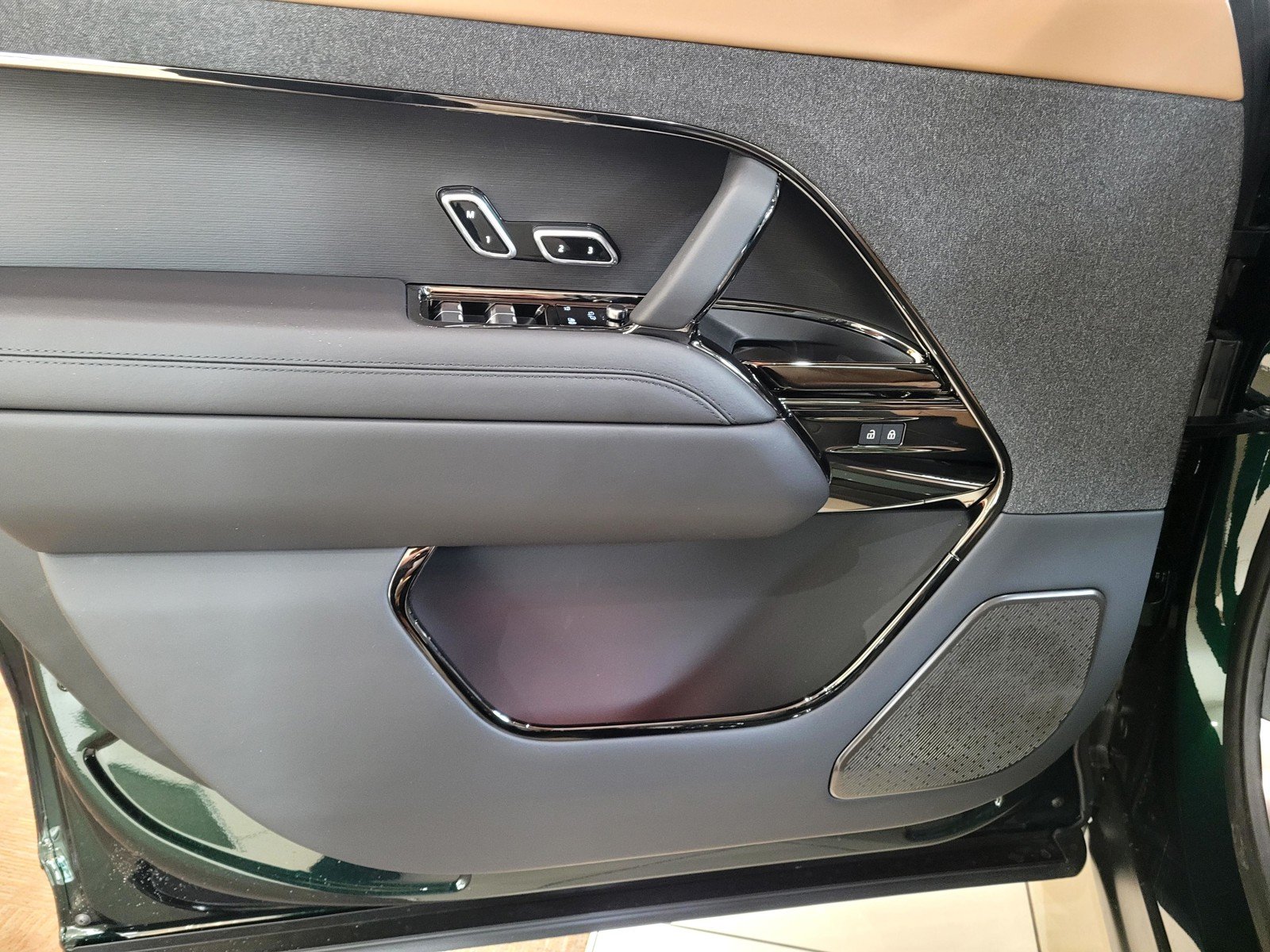 New 2026 British Racing Green Land Rover Autobiography image 20