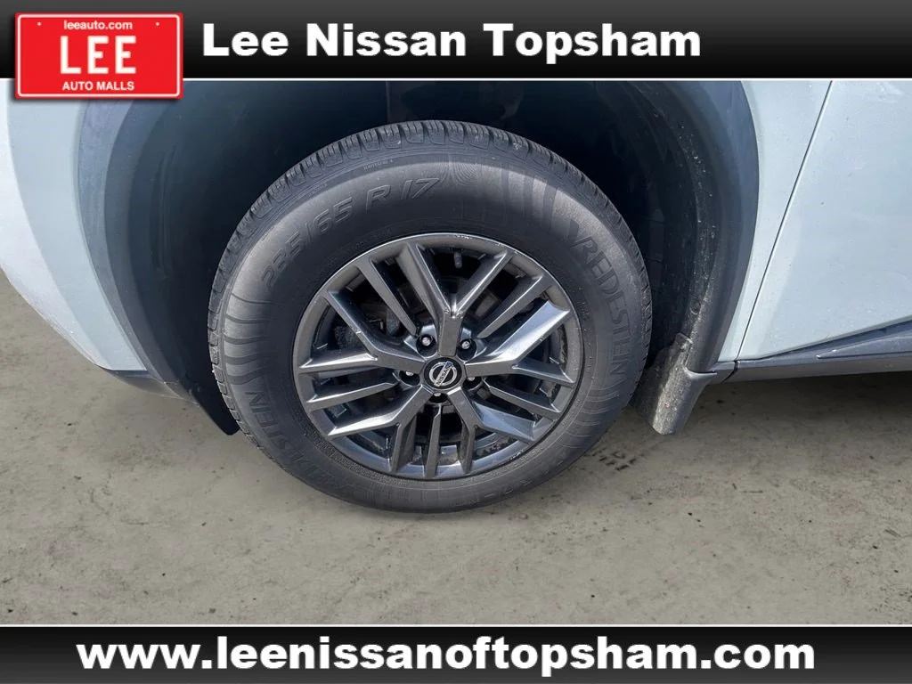 Used 2021 Glacier White Nissan S image 15