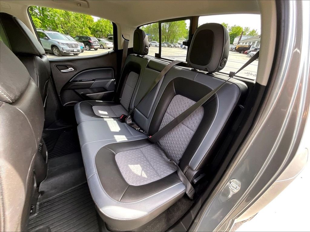 Used 2018 Gray Chevrolet Z71 image 25