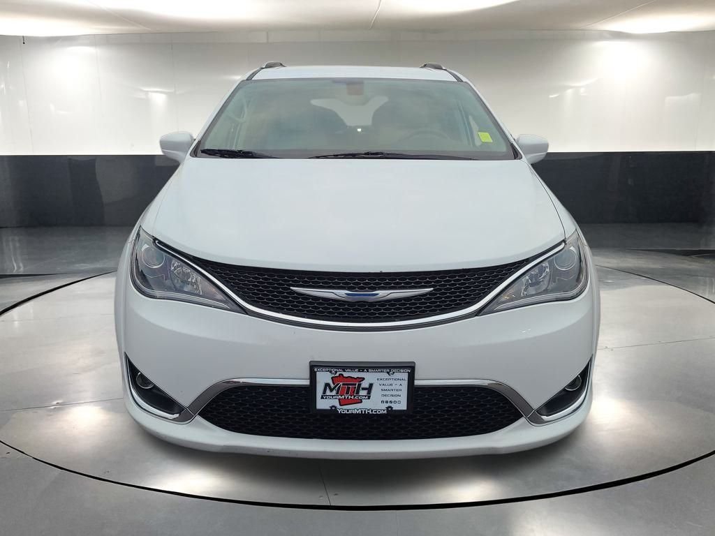 2018 Chrysler Pacifica Touring L photo 2