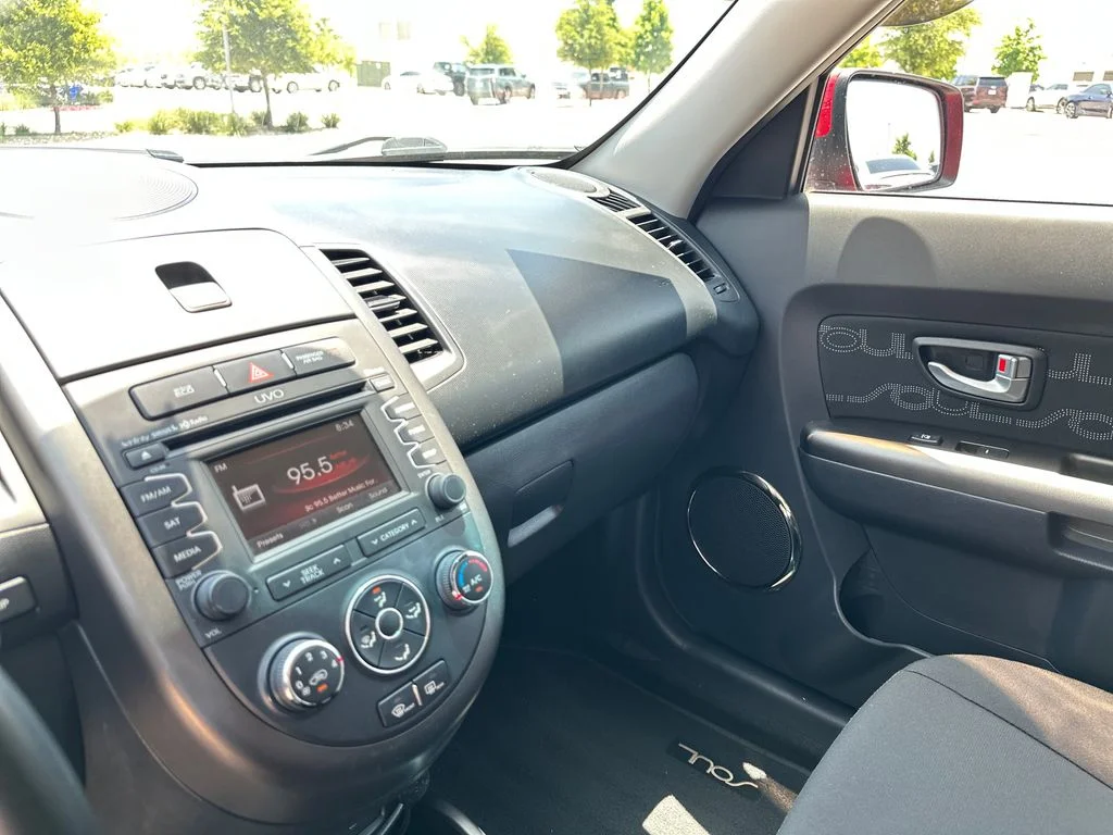 Used 2013 Red Kia Plus image 24