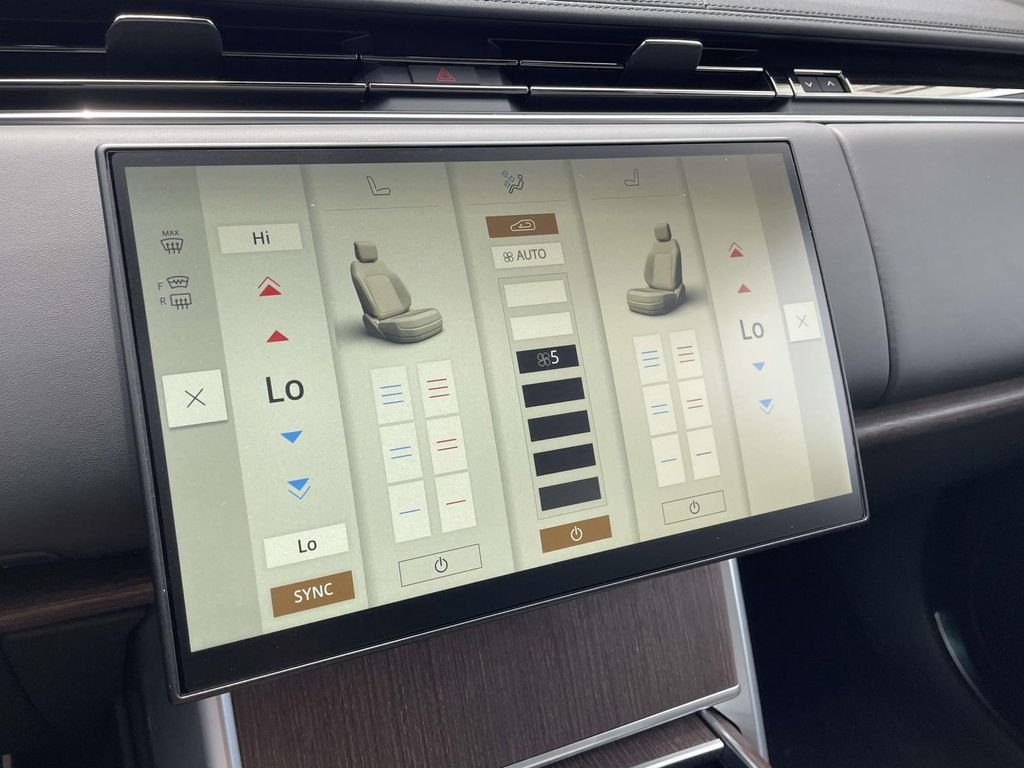 New 2026 Fuji White Land Rover SE image 27