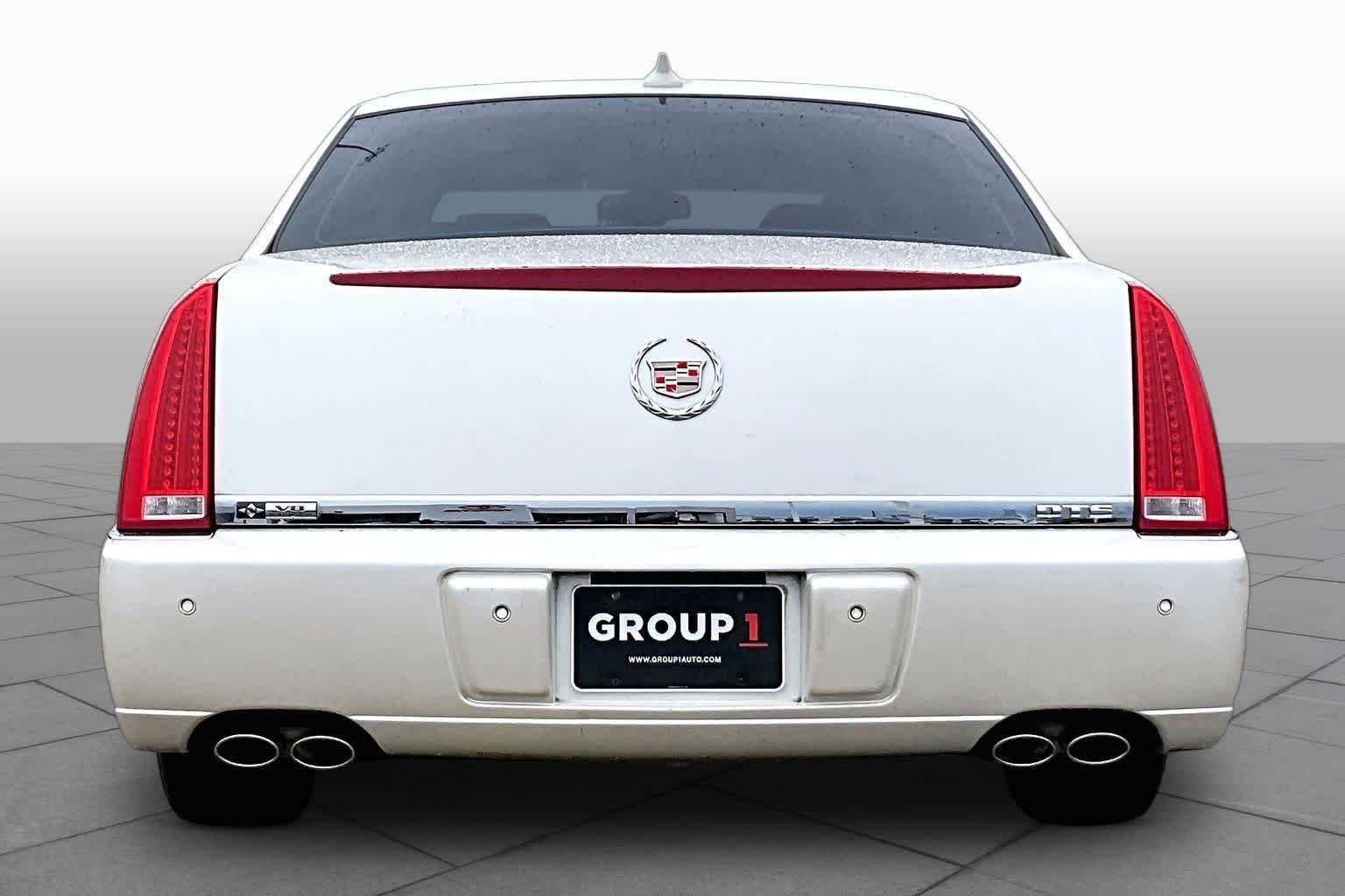 Used 2010 White Diamond Tricoat Cadillac w/1SC image 4