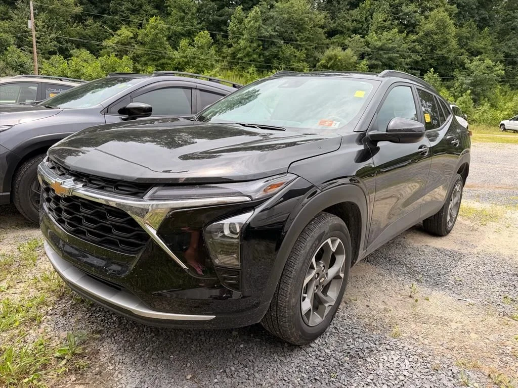 Used 2025 Black Chevrolet LT image 2