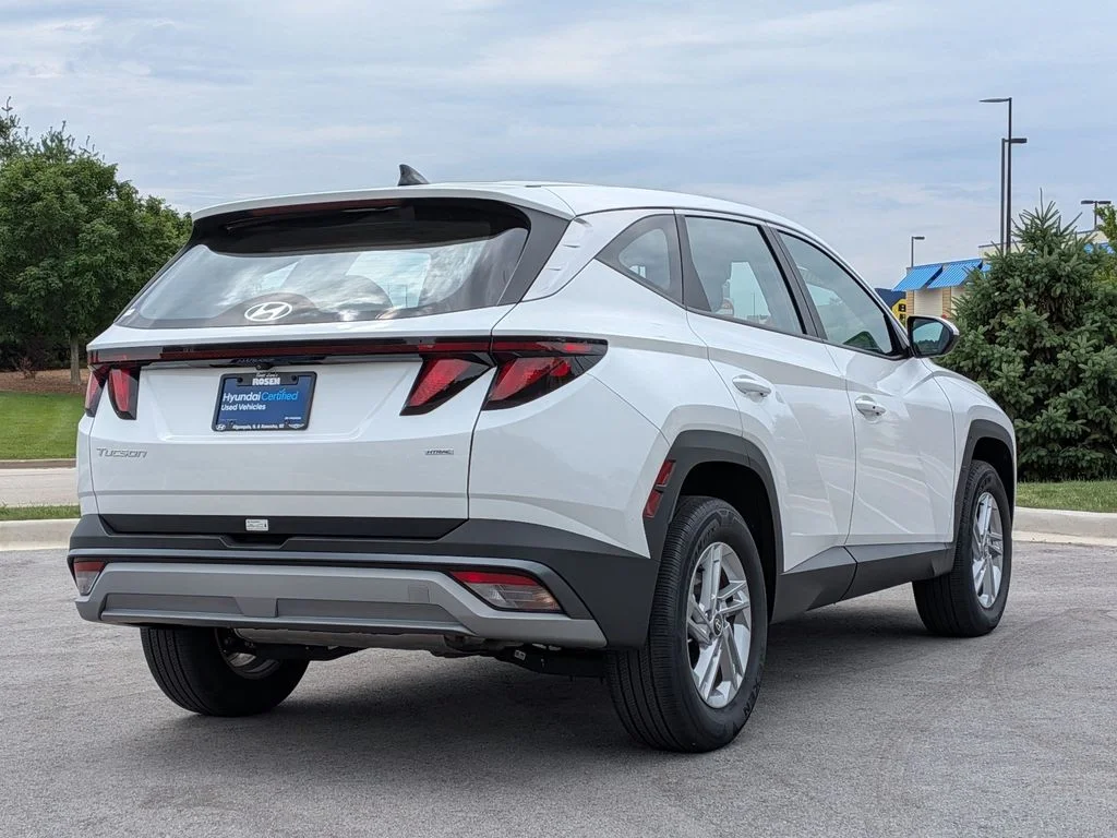 Used 2025 White Hyundai SE image 7