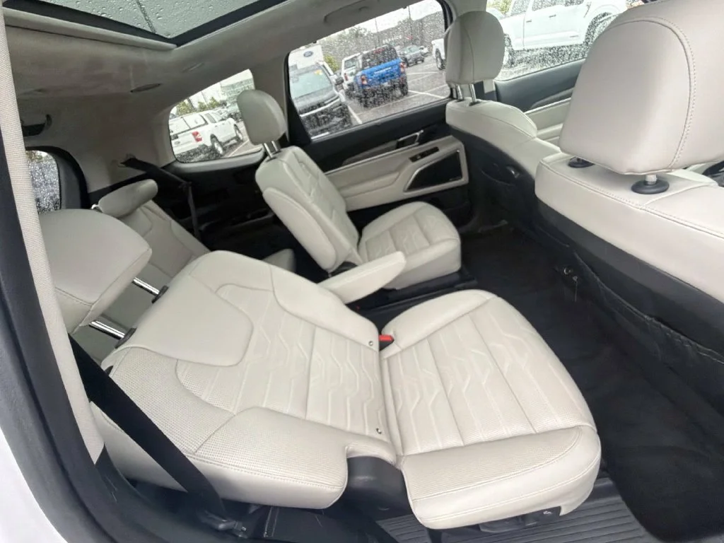 Used 2021 White Kia SX image 30