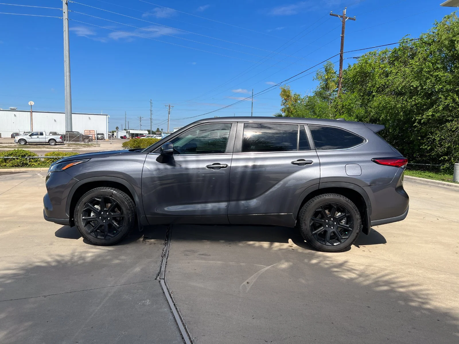 Used 2023 Gray Toyota LE image 2
