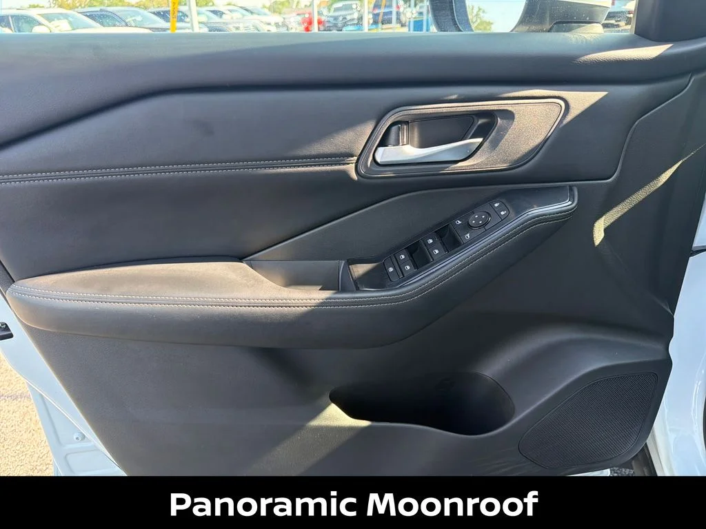 Used 2025 White Nissan SV image 12