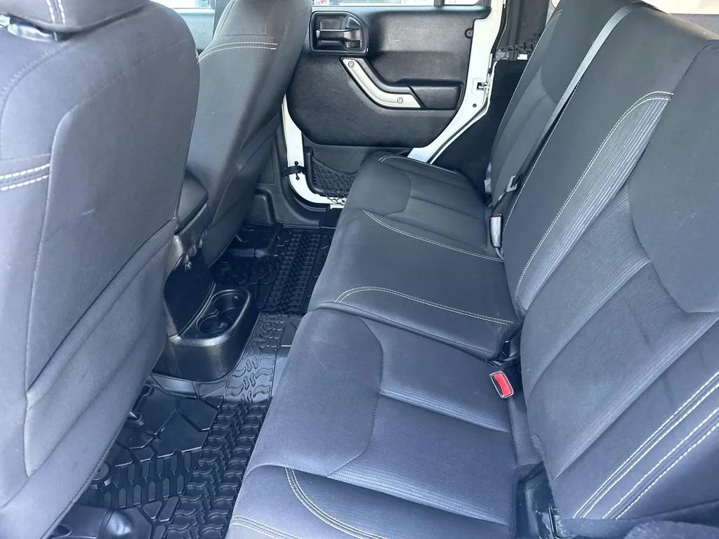 Used 2018 White Jeep Unlimited Sahara image 15