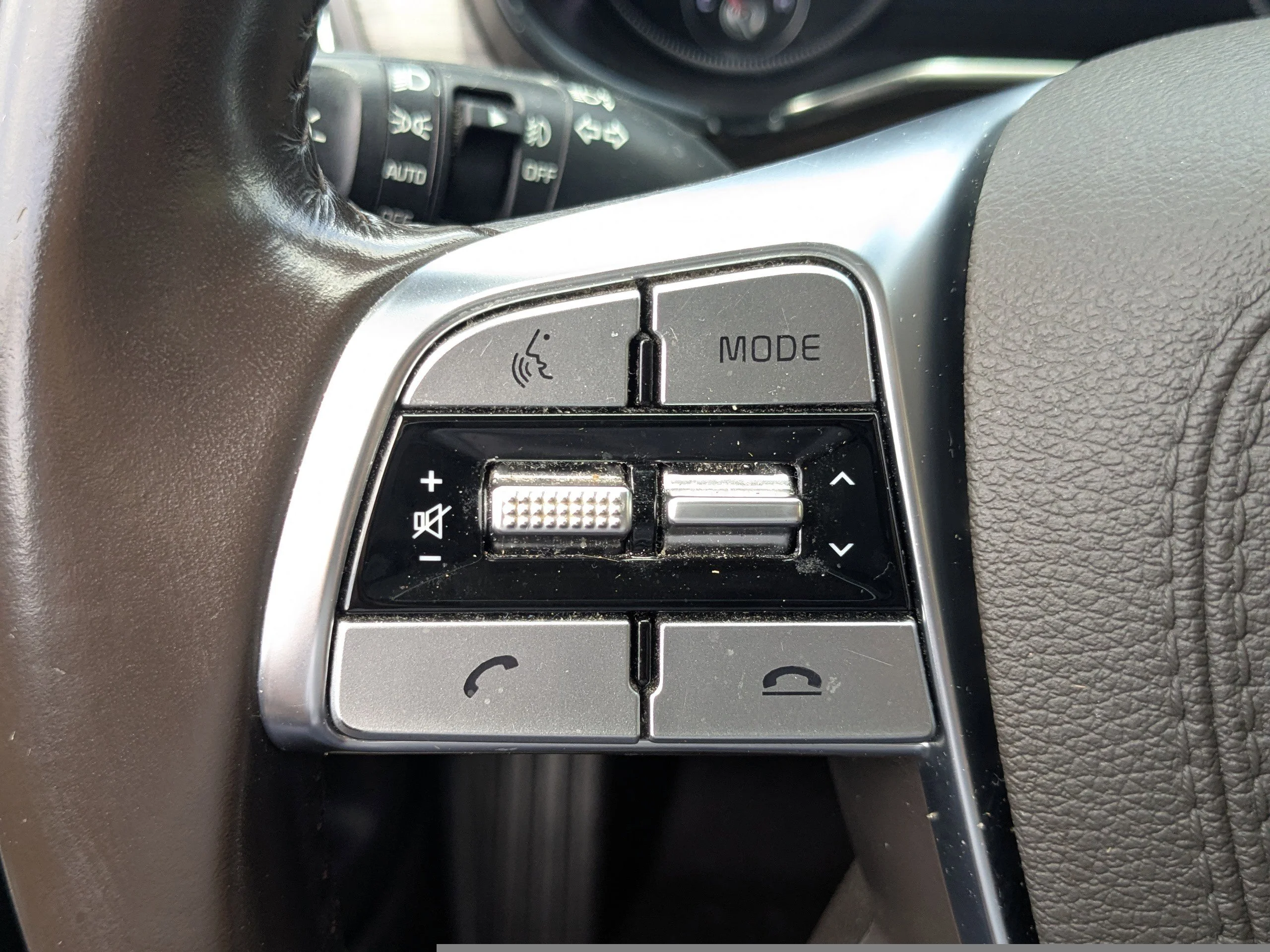 Used 2022 White Kia SX image 25