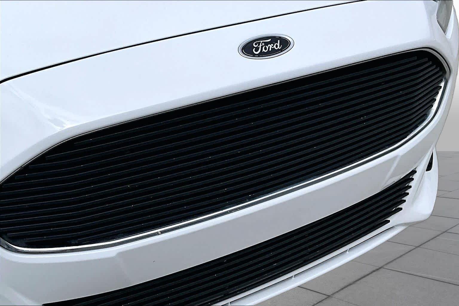 Used 2016 Oxford White Ford Titanium image 26