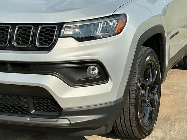 New 2026 Silver Zynith Metallic Clear-Coat Exterior Paint Jeep Latitude image 11