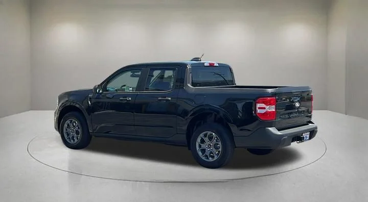 New 2026 Shadow Black Ford XLT image 4
