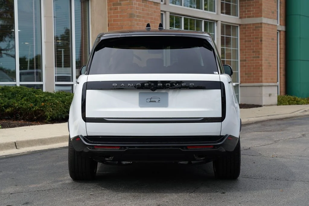 New 2026 Fuji White Land Rover SE image 5