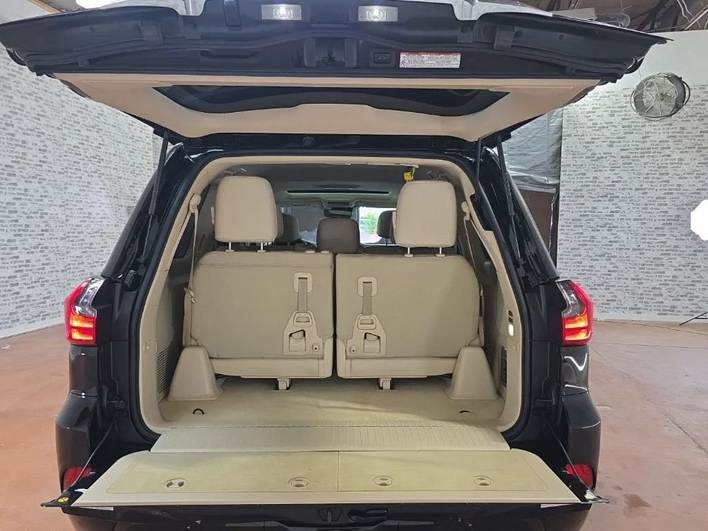 Used 2019 Black Onyx Lexus 570 image 16