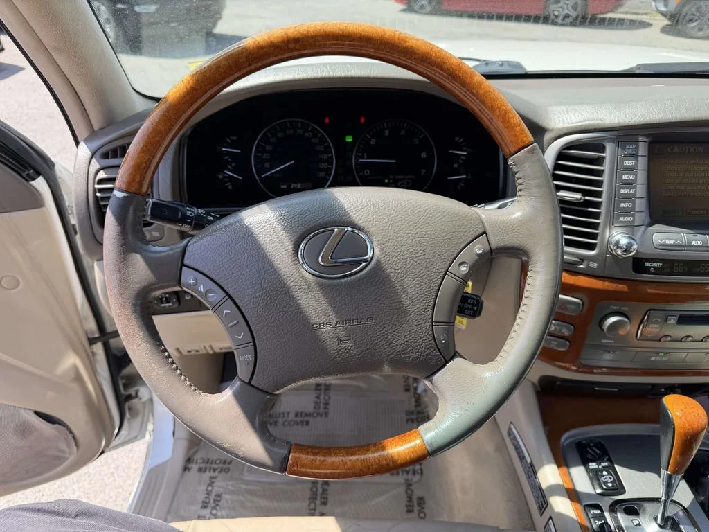 Used 2004 White Lexus 470 image 30